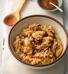 Porridge mit Kardamom-Zimt-Drizzle